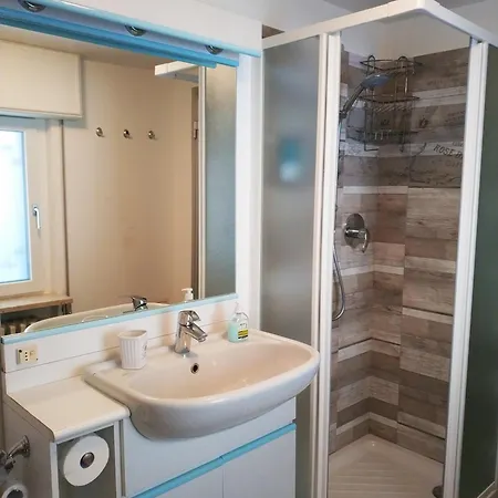 Le Di Giulia Abbadia Lariana